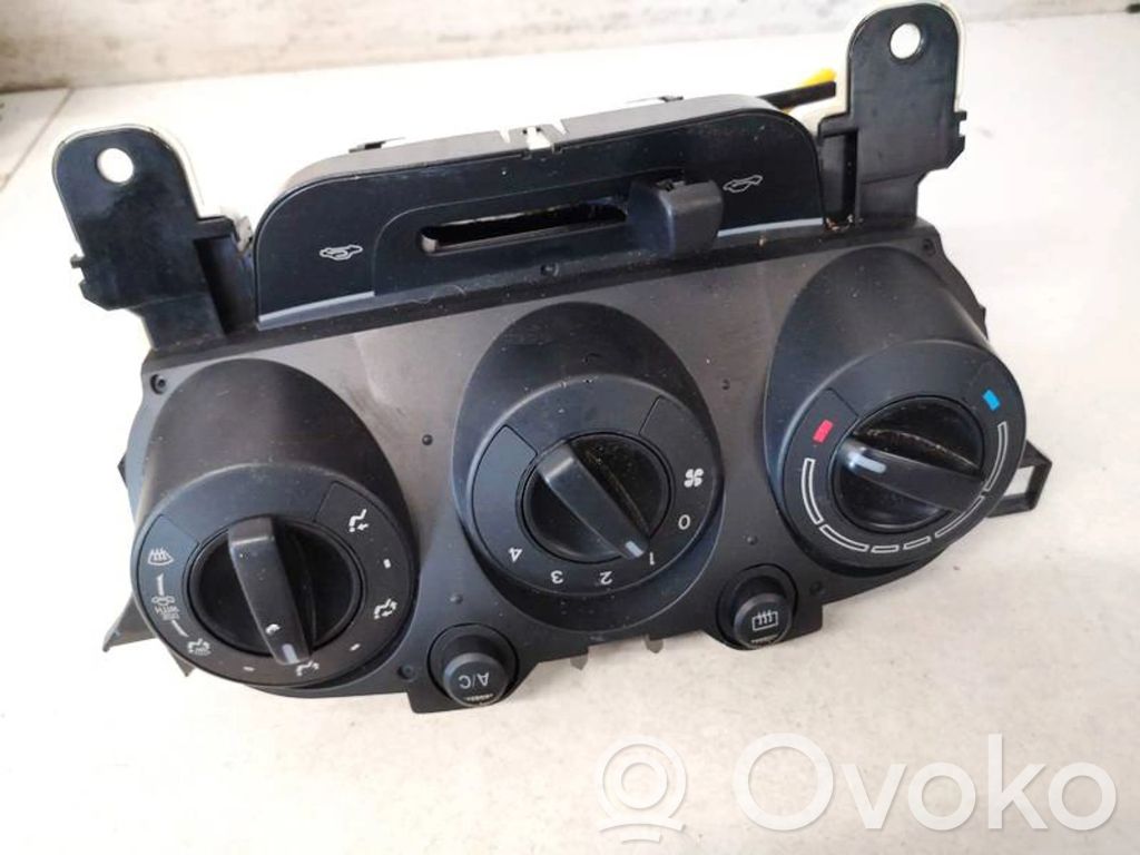 Mazda 2 Climate control unit 