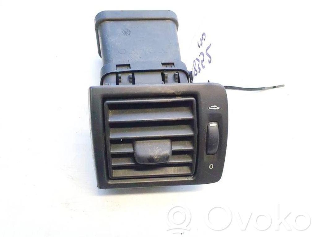 Rejilla de ventilación central del panel   Y01102,Y01102