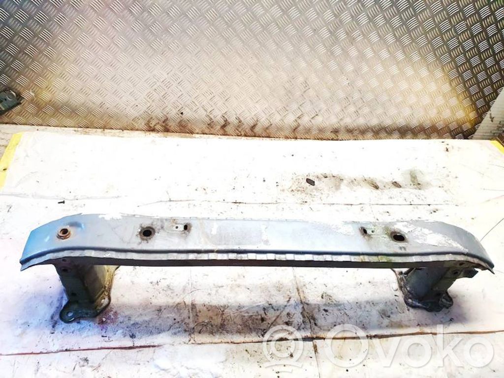 Travesaño del parachoques delantero