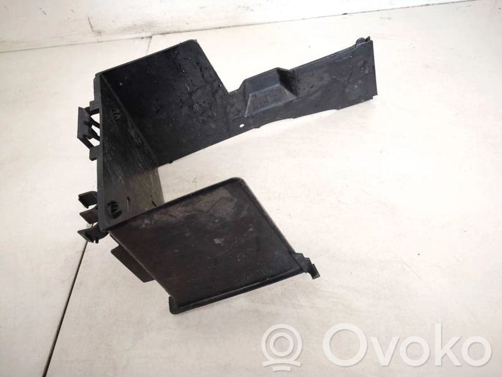 Volvo V50 Akkulaatikon alusta 