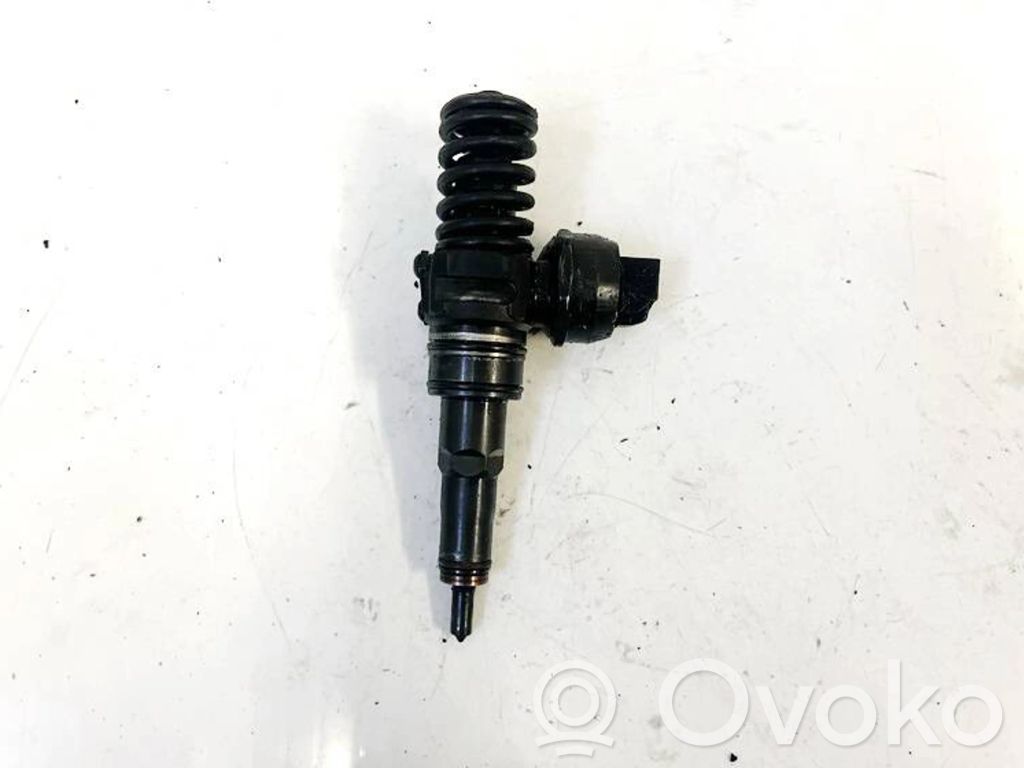 Volkswagen Golf IV Inyector de combustible 
