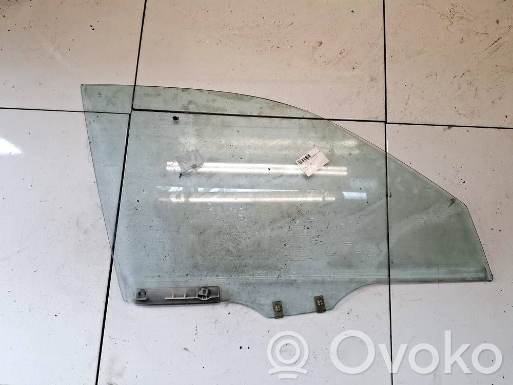 Mazda 121 SM Vitre de fenêtre porte avant (4 portes)