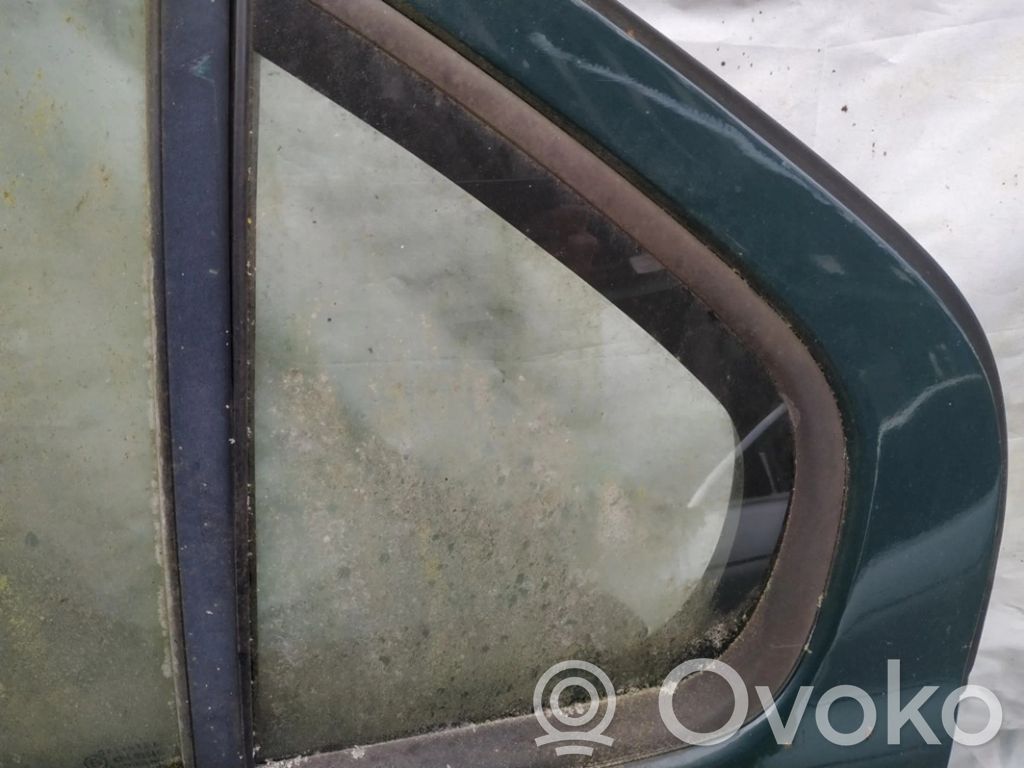 Ventanilla de ventilación de la puerta trasera