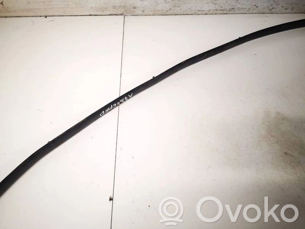Audi A4 S4 B5 8D Listwa drzwi 