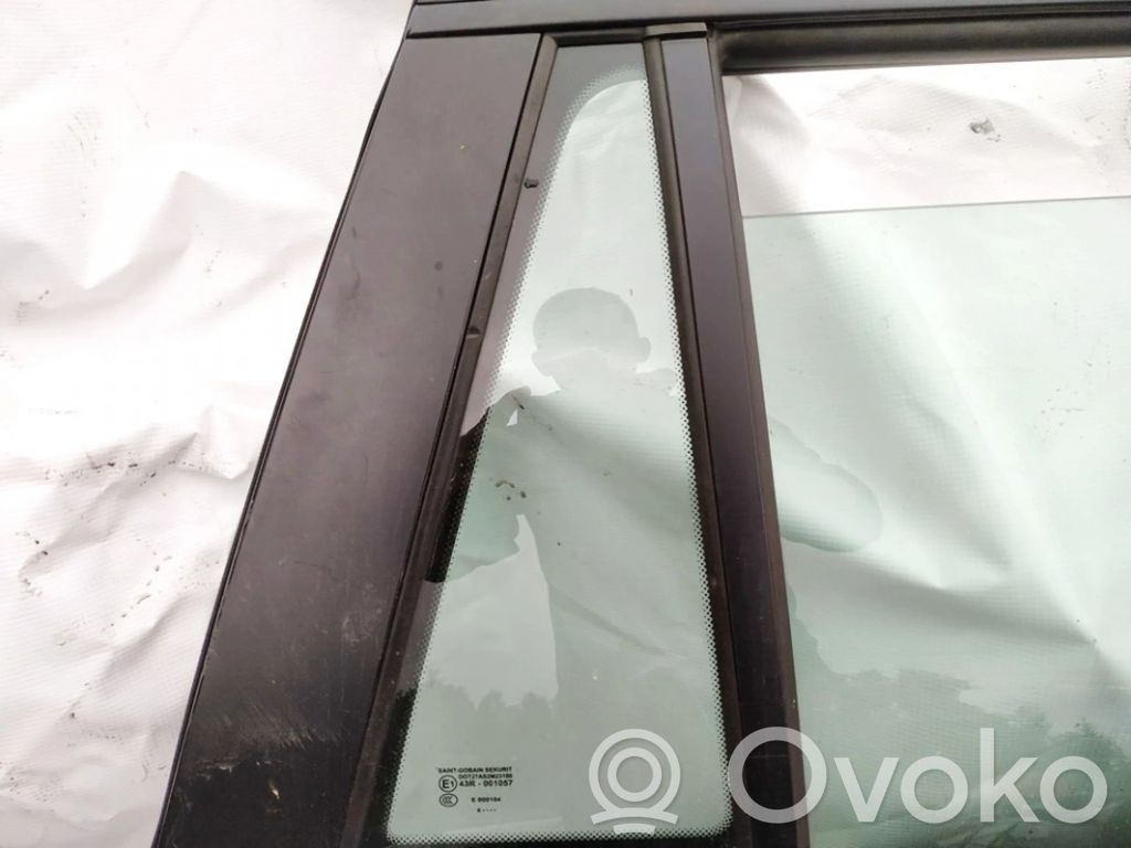 Ventanilla de ventilación de la puerta trasera