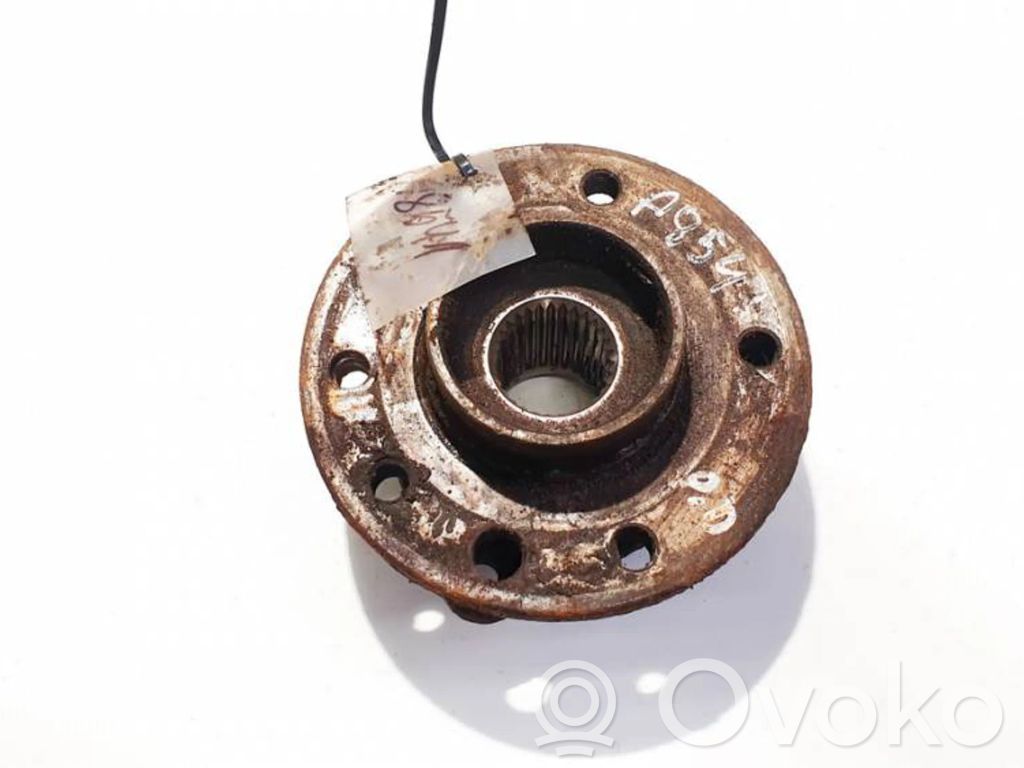 Front wheel hub