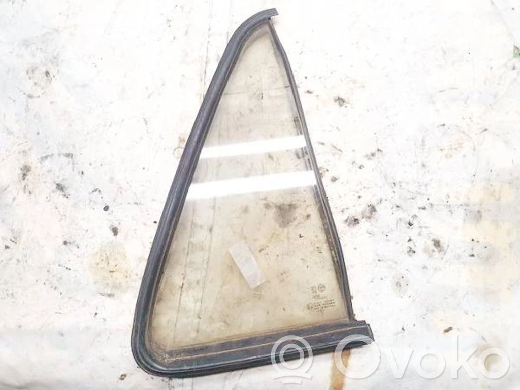 Peugeot 405 Rear vent window glass 