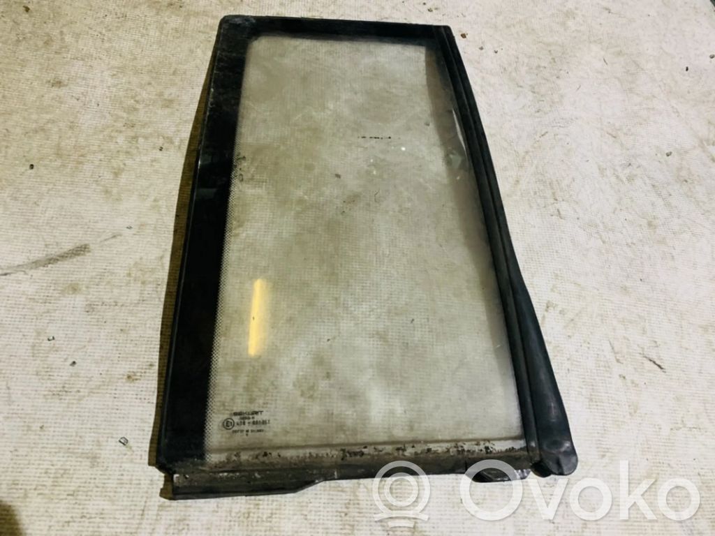 Ventanilla de ventilación de la puerta trasera