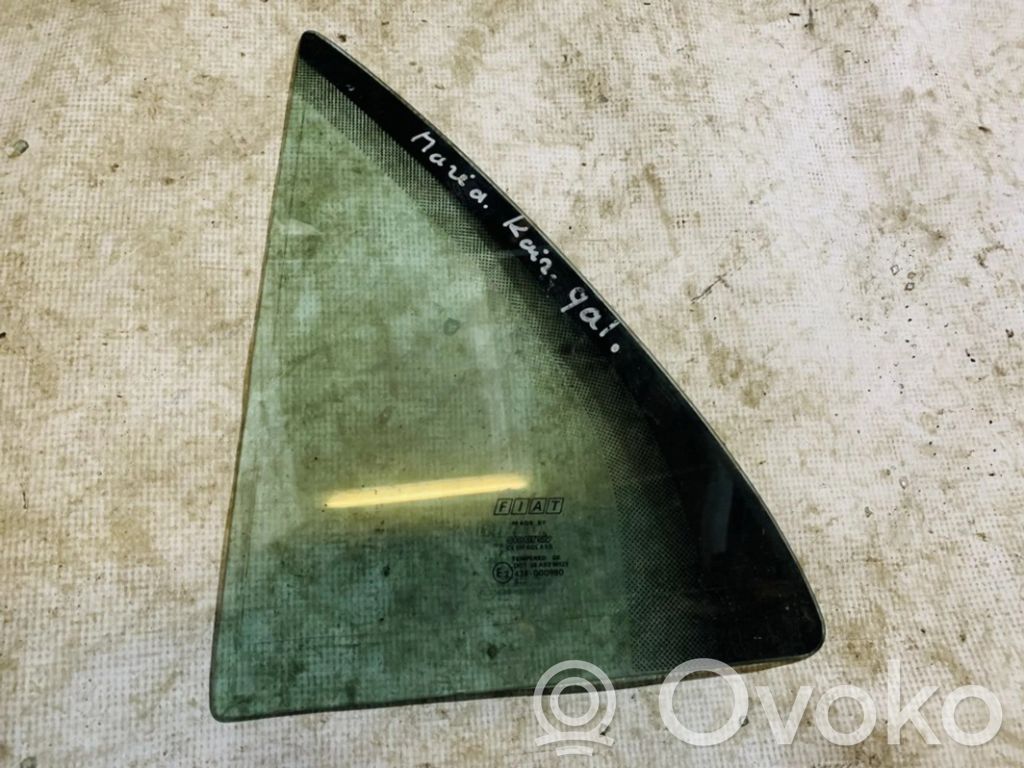 Takakulmaikkunan ikkunalasi