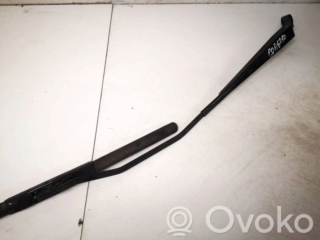 Front wiper blade arm