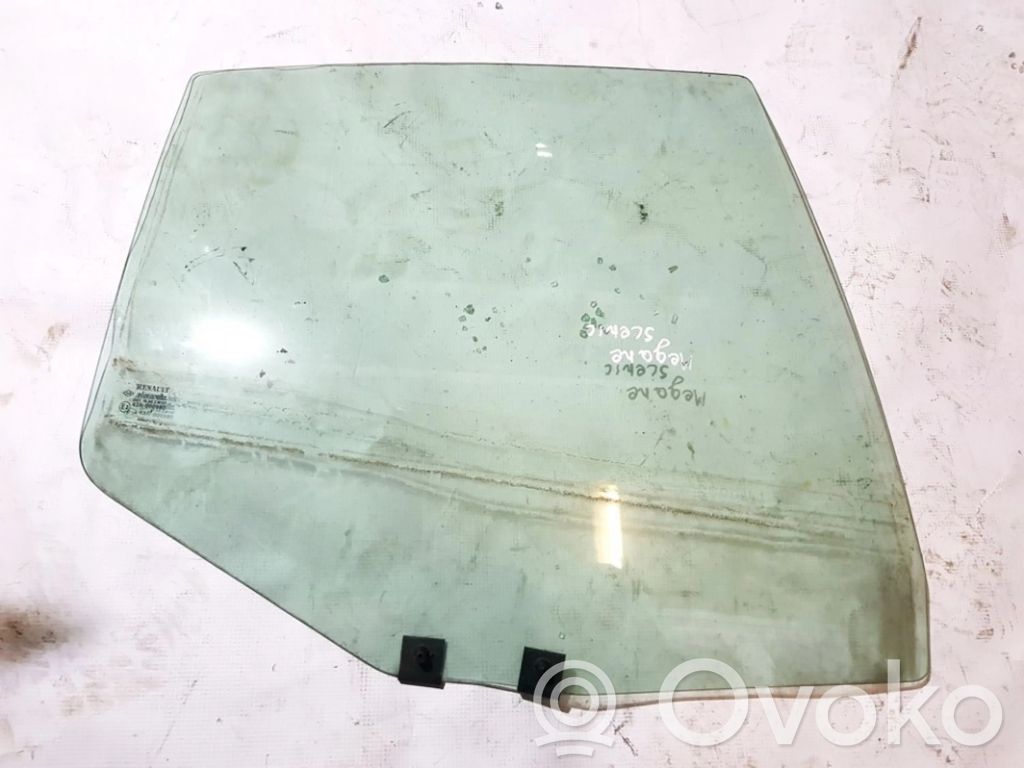 Luna de la puerta trasera