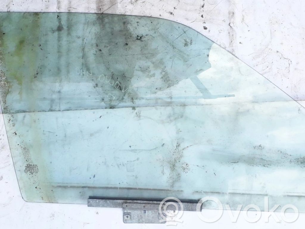 Volvo 440 Geam ușă față patru uși 