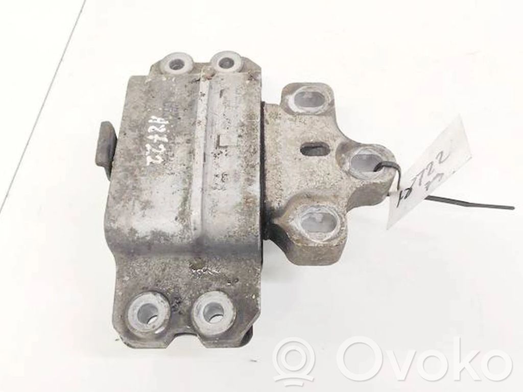 Volkswagen PASSAT B6 Suport tampon motor