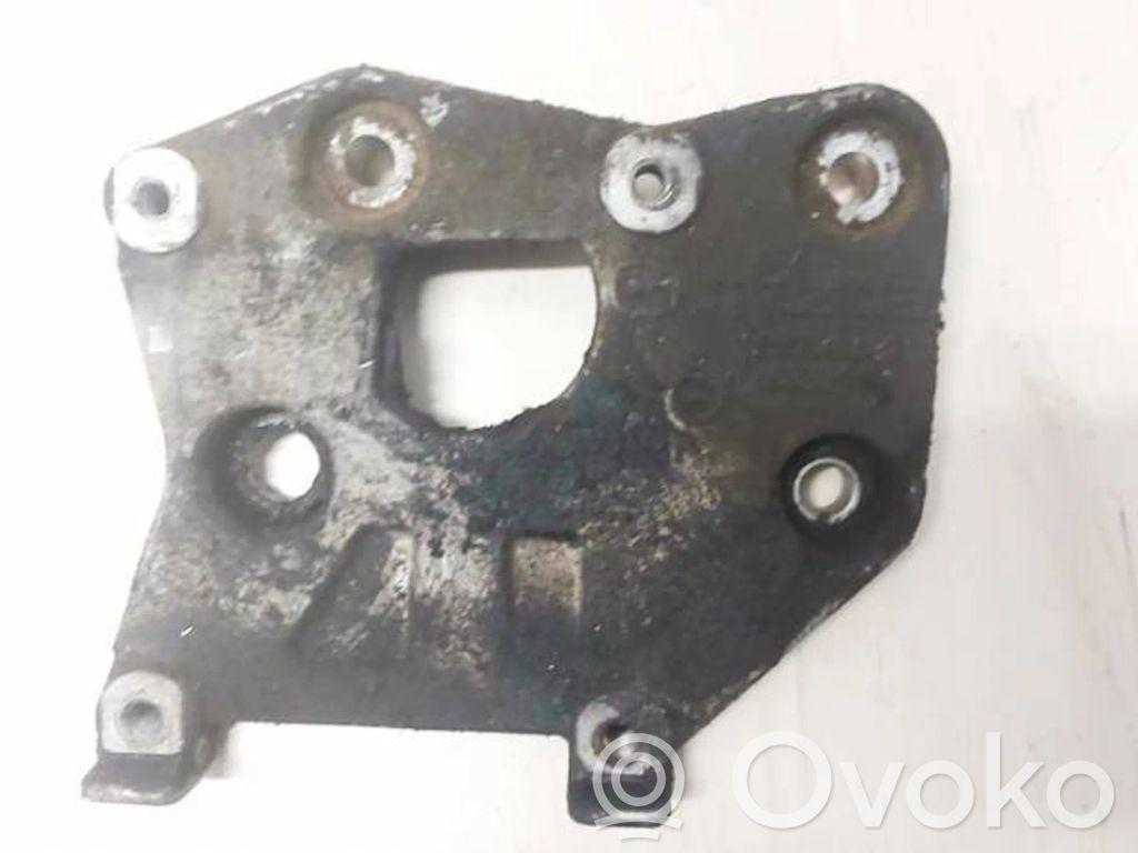 Engine mounting bracket   RF7L15810,RF7L15810,RF7L15810