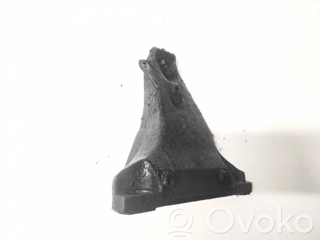 Engine mounting bracket   8D0199308L,8D0199308L
