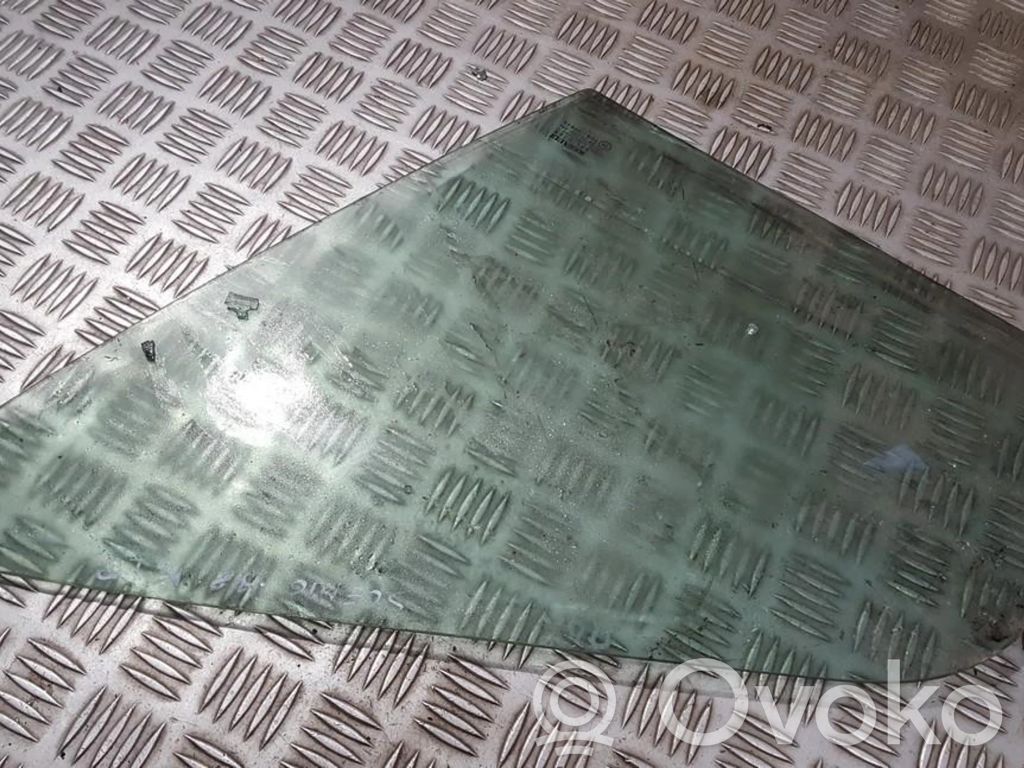 Ventanilla de ventilación de la puerta delantera cuatro puertas