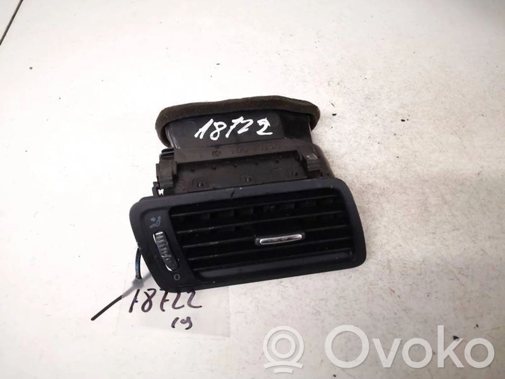 Volkswagen PASSAT B6 Rejilla de ventilación central del panel 