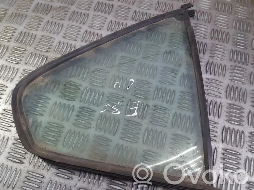 Rear vent window glass