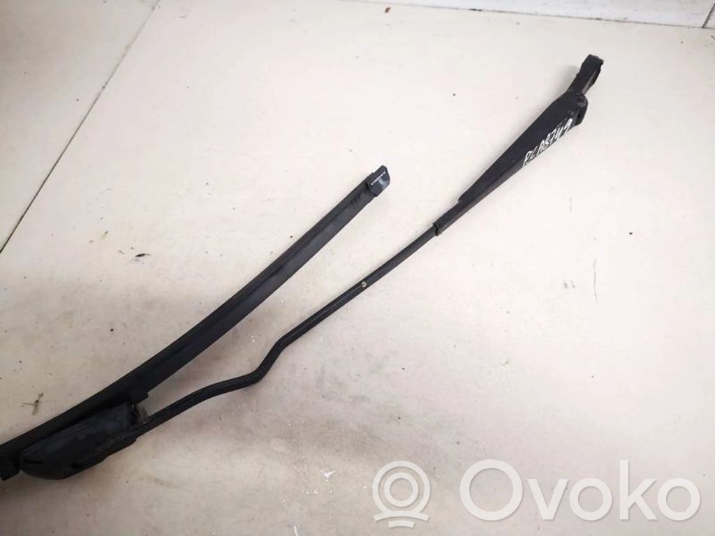 Volkswagen PASSAT B4 Ramię wycieraczki szyby przedniej / czołowej