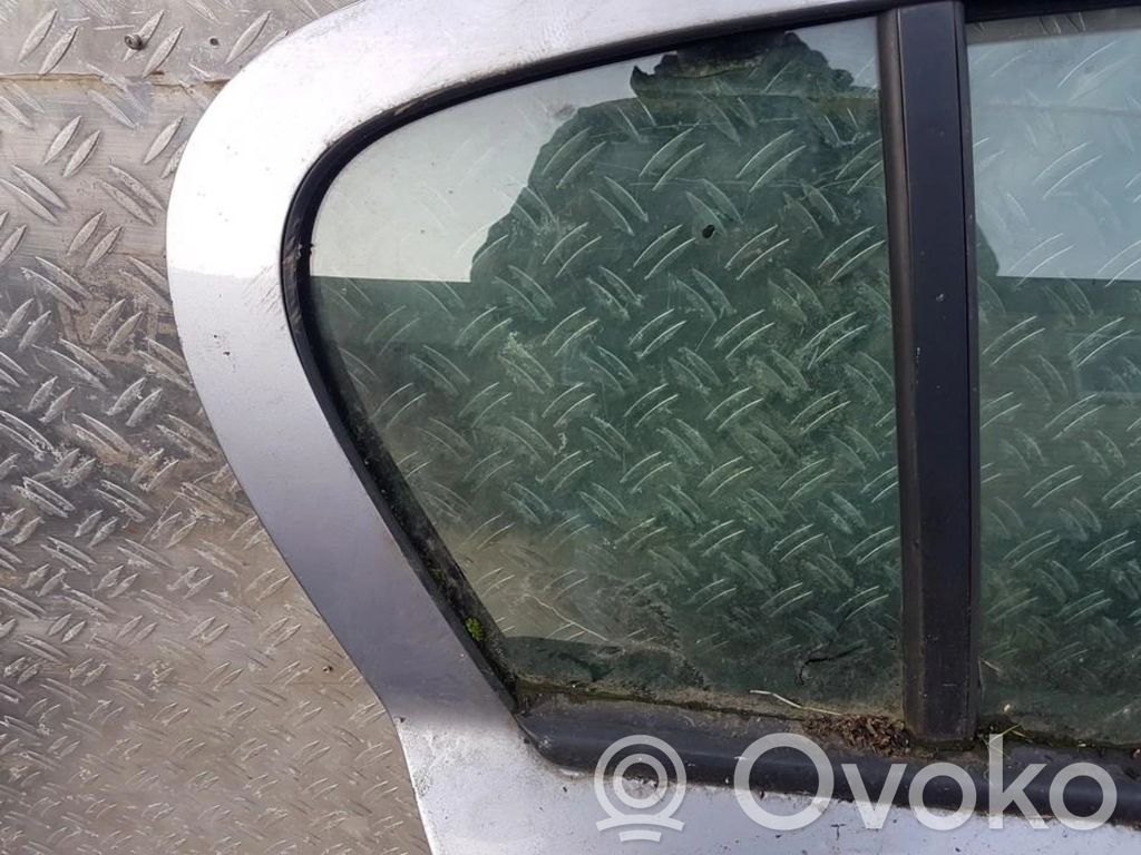 Geam aerisire ușă spate