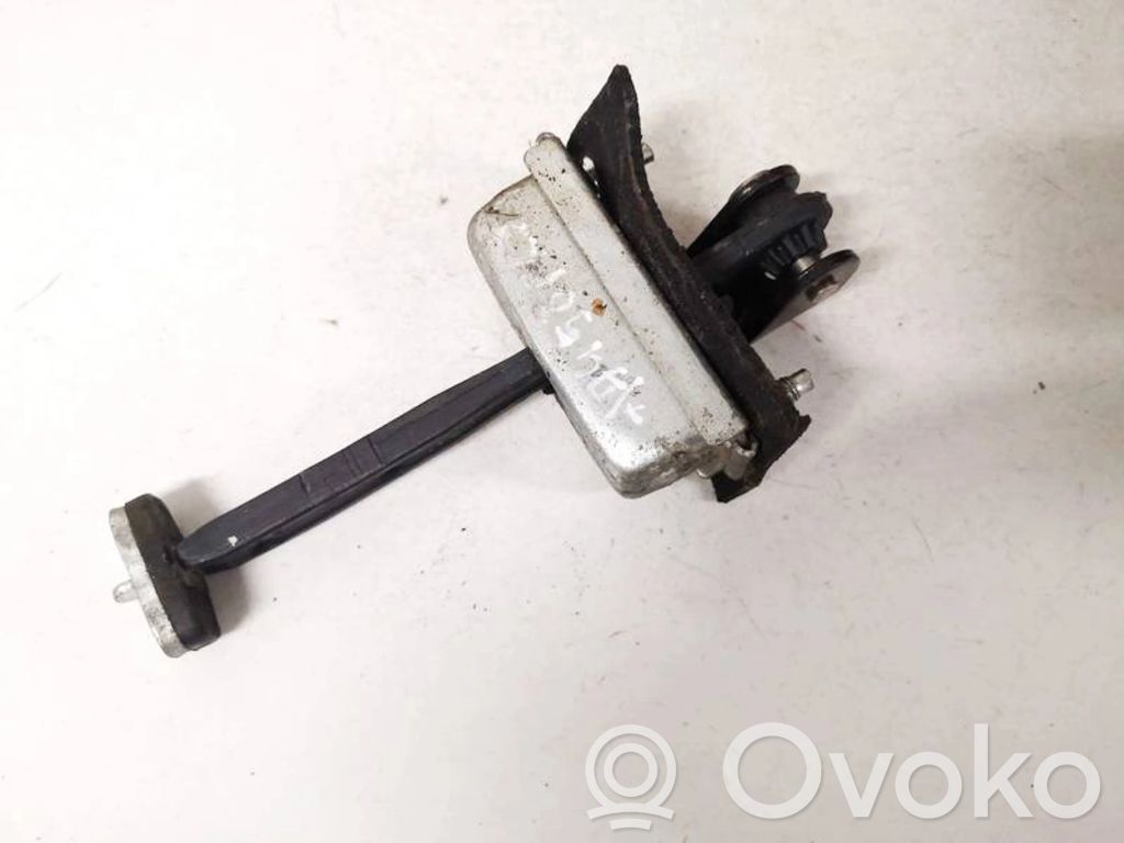 Ford Focus Etuoven pidätin 