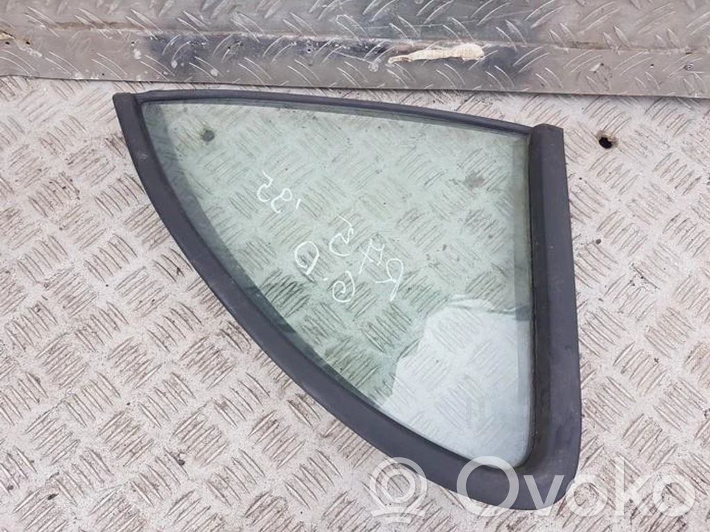 Rear vent window glass