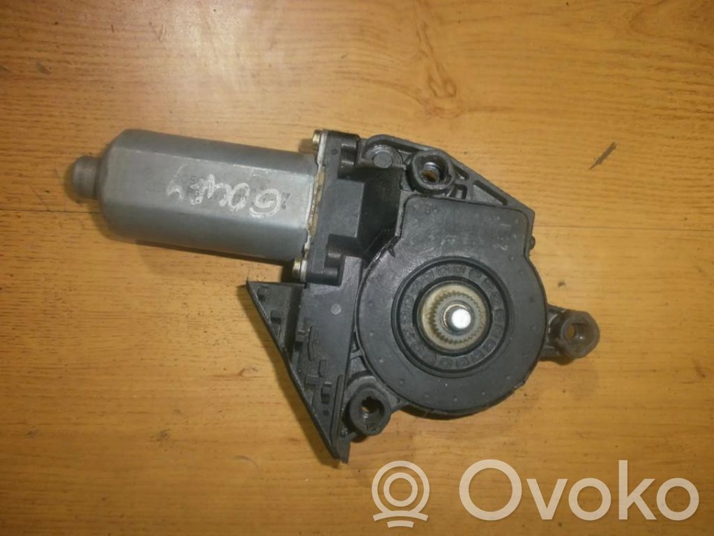 Volkswagen Golf IV Motorino alzacristalli della portiera anteriore