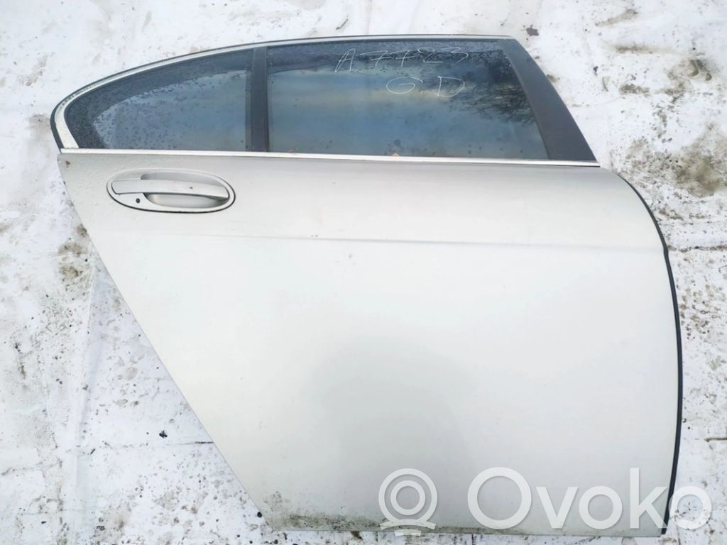 Aizmugurējās durvis   PILKOS,PILKOS