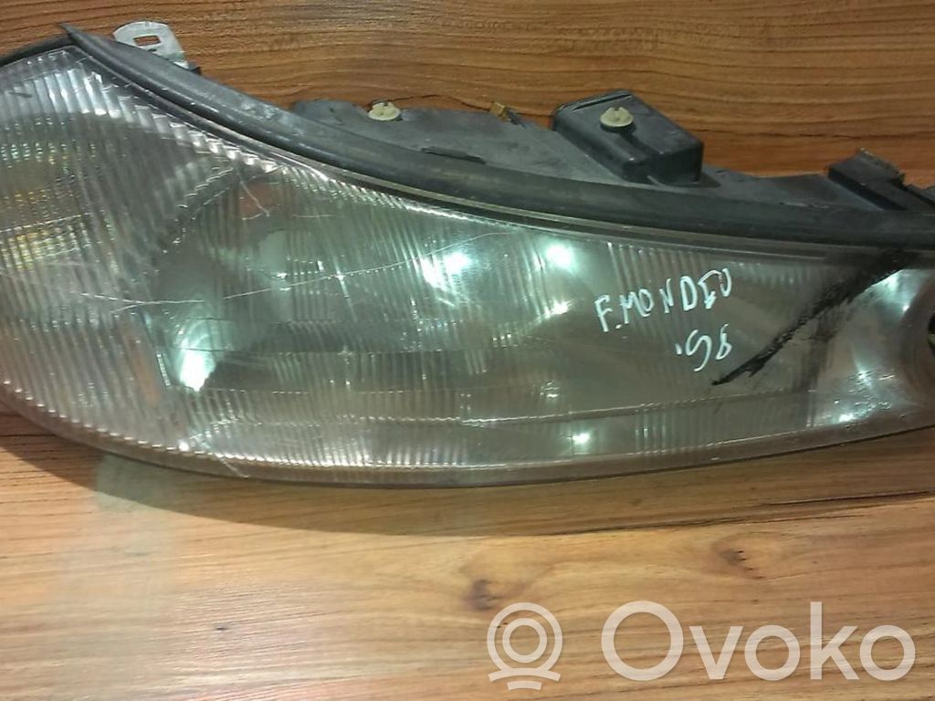 Ford Mondeo MK II Phare frontale 