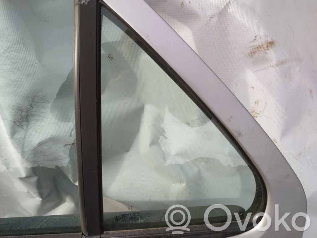 Ventanilla de ventilación de la puerta trasera