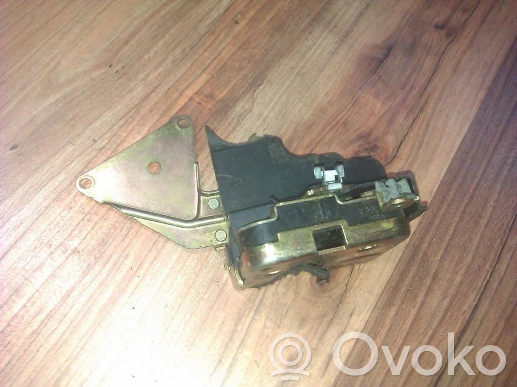 Cerradura de puerta trasera