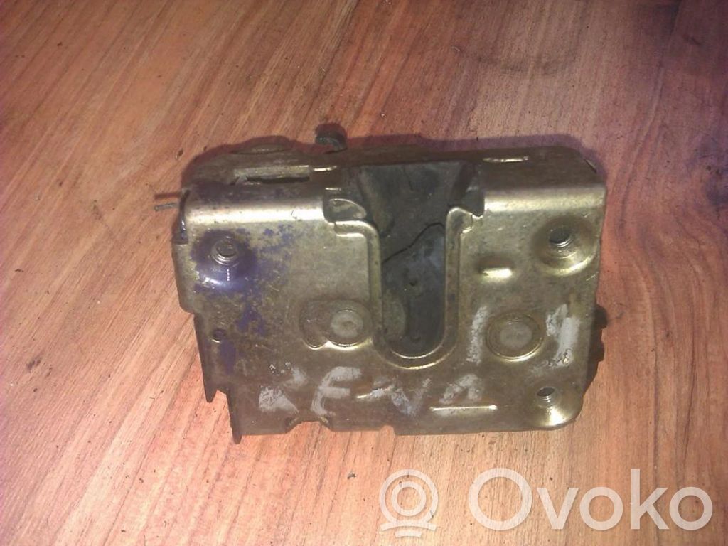 Cerradura de puerta delantera