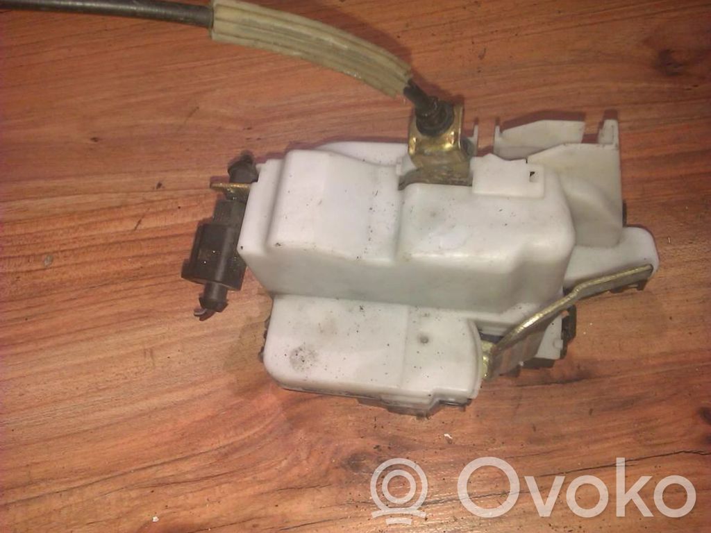 Seat Cordoba (6K) Zamek drzwi tylnych 