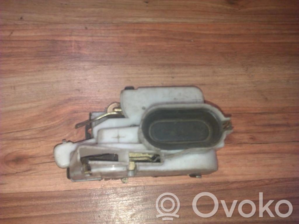 Volkswagen Golf III Cerradura de puerta trasera 