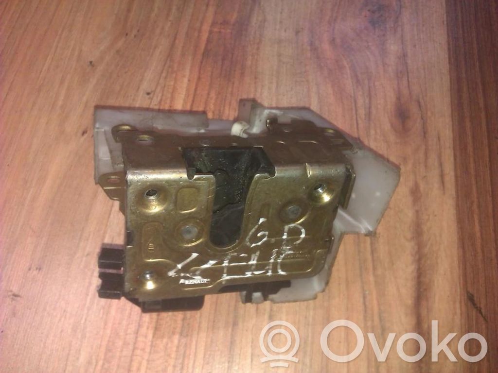 Serrure de porte avant