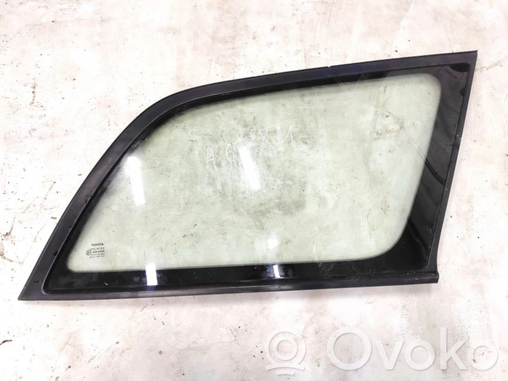 Toyota Avensis T220 Finestrino laterale posteriore