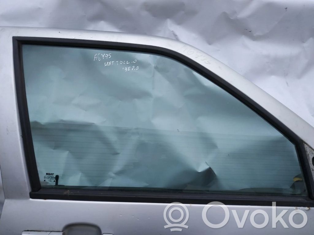 Seat Toledo I (1L) Luna de la puerta delantera cuatro puertas 