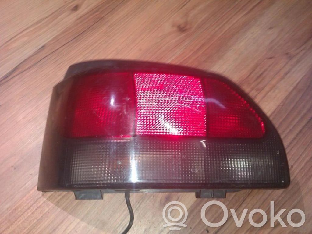 Renault Clio I Luci posteriori 