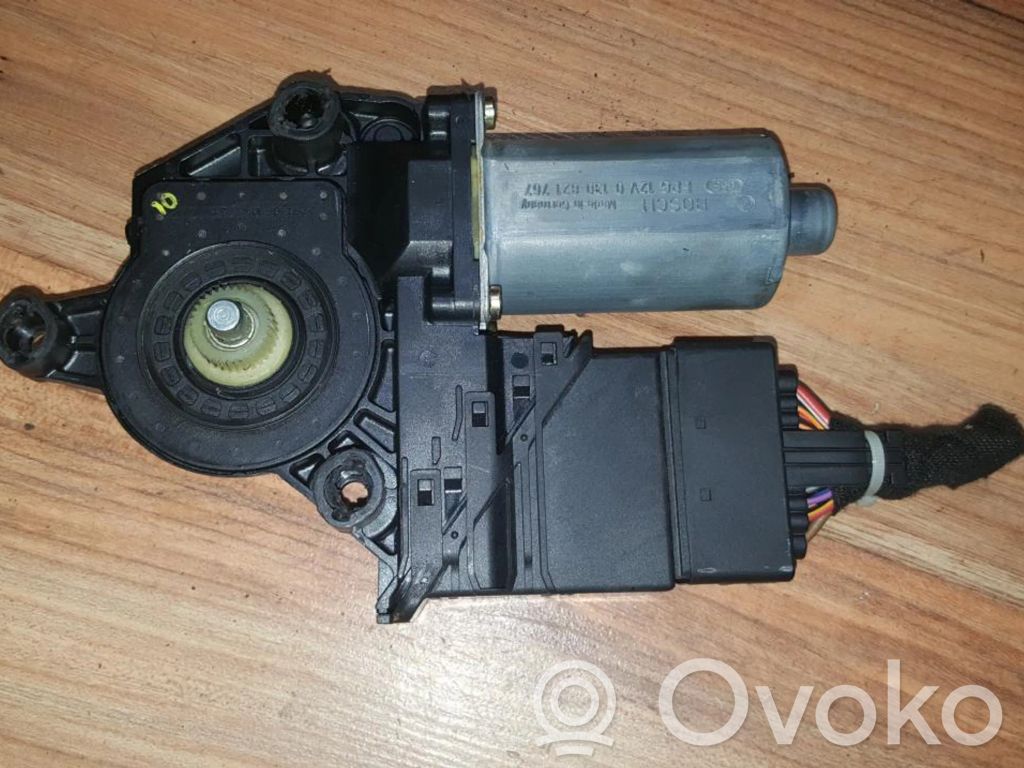 Volkswagen Golf IV Motorino alzacristalli della portiera posteriore 