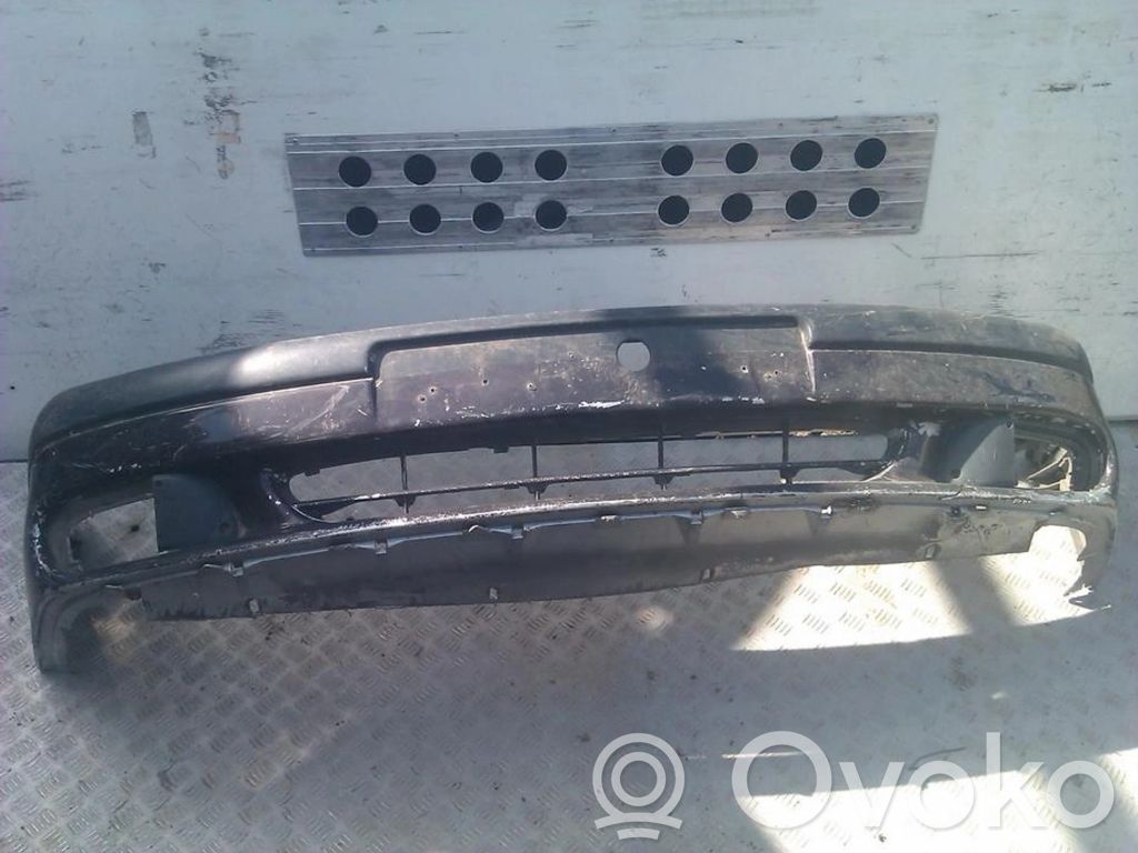 Renault Laguna I Parachoques delantero 