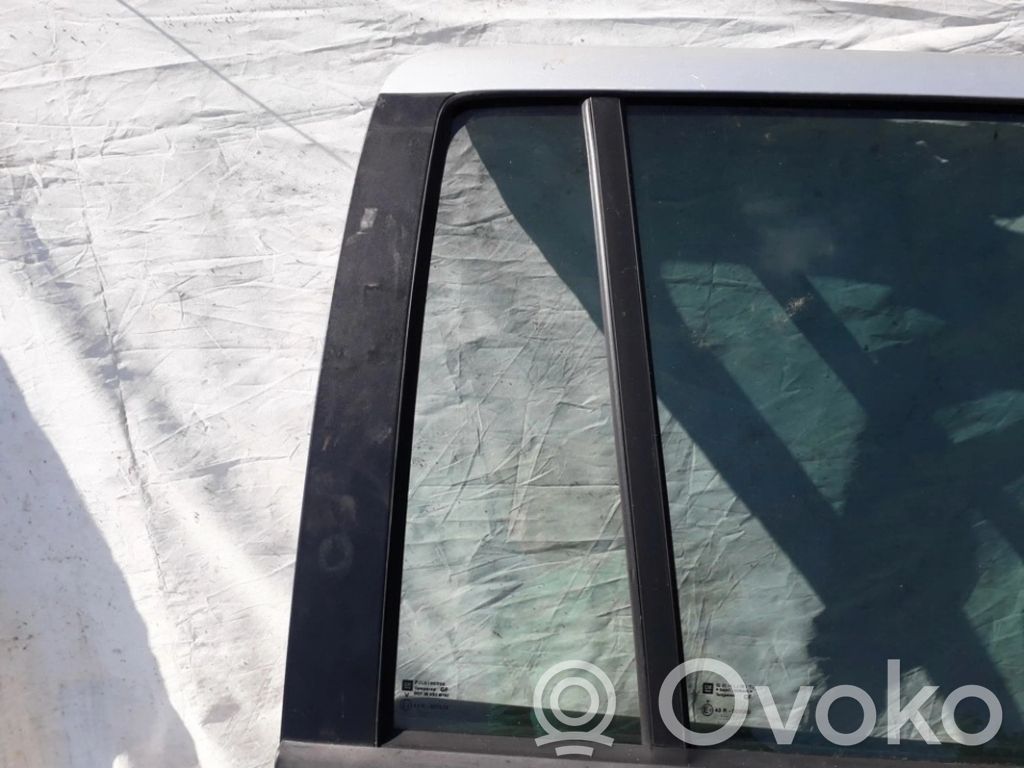 Ventanilla de ventilación de la puerta trasera