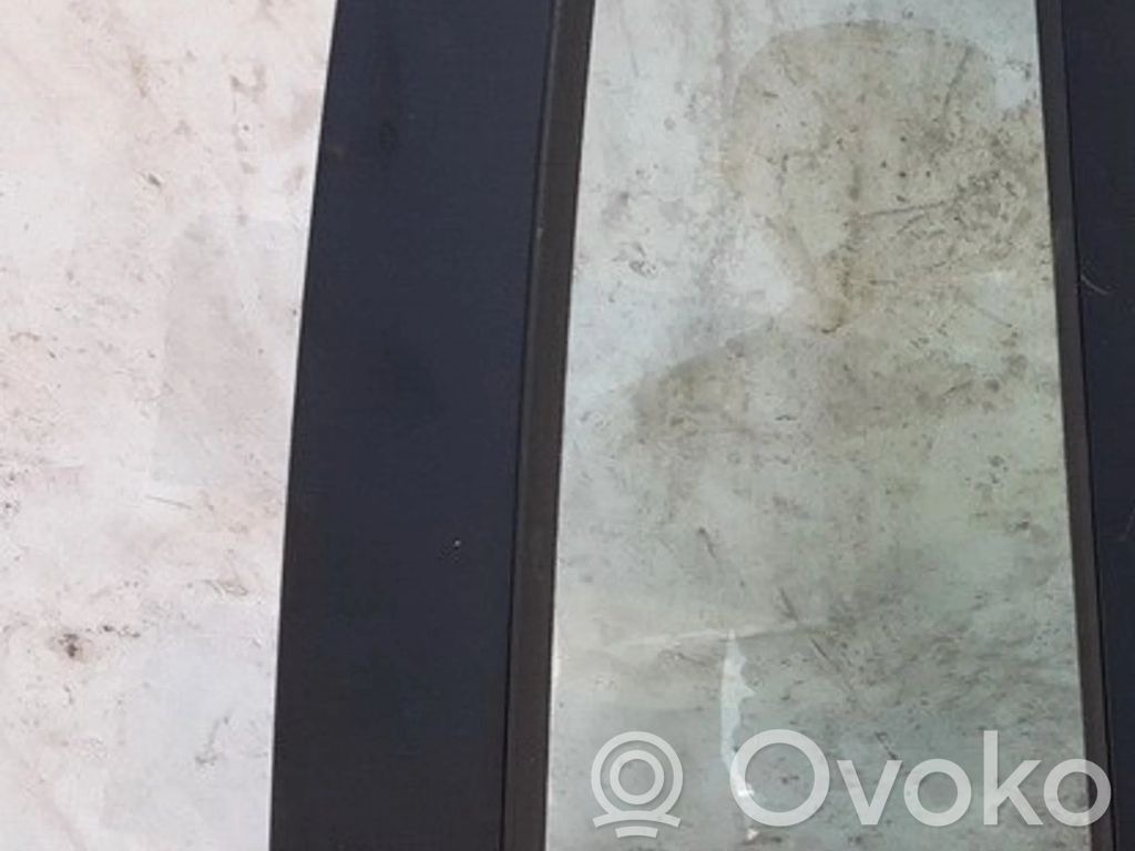 Ventanilla de ventilación de la puerta trasera