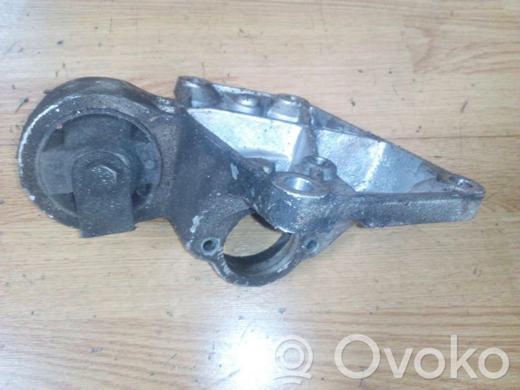 Peugeot 406 Moottorin kiinnikekorvake 
