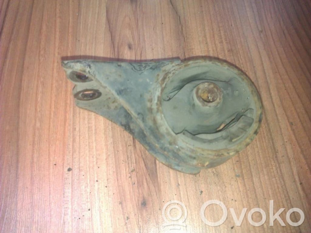 Mazda 323 Engine mount bracket 