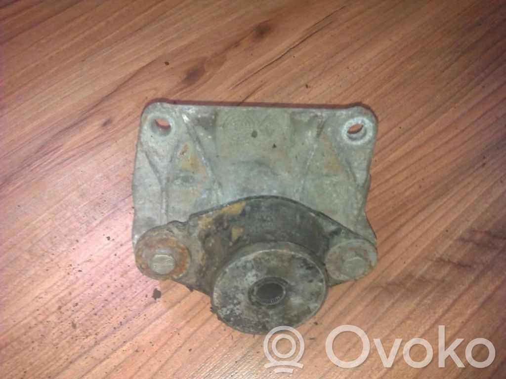Engine mount bracket   7700788318C,7700788318C