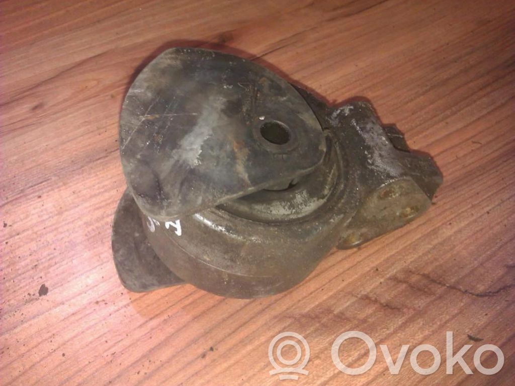 Engine mount bracket
