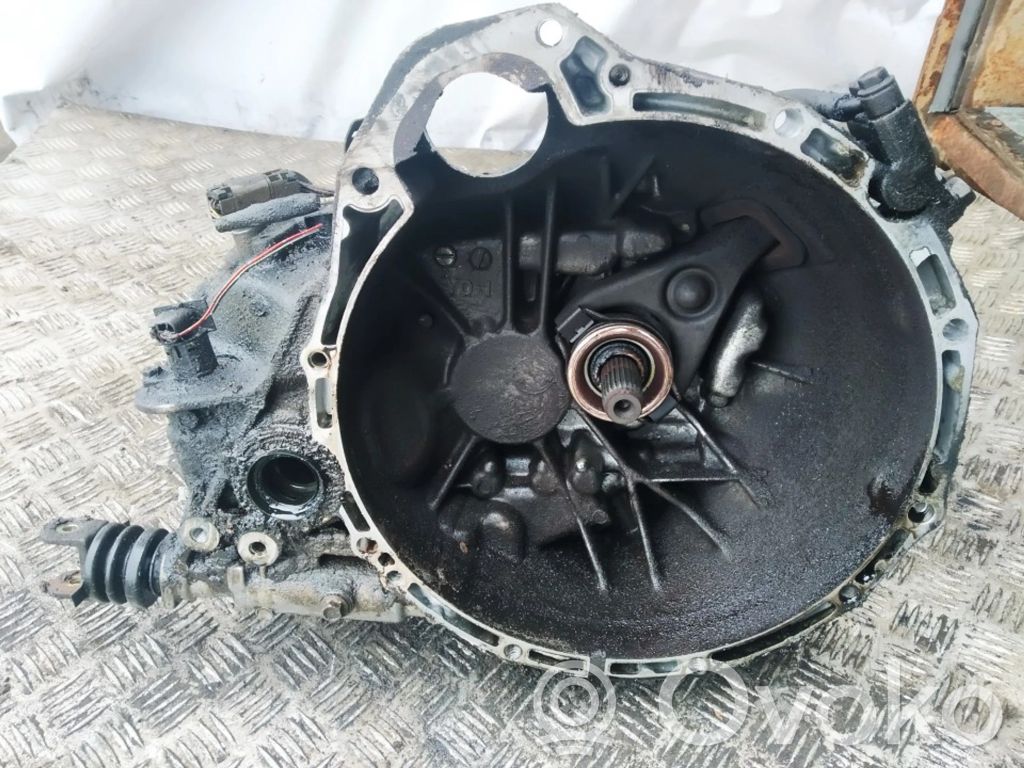 Nissan Almera Tino Cutie viteze manuală cu 5 trepte