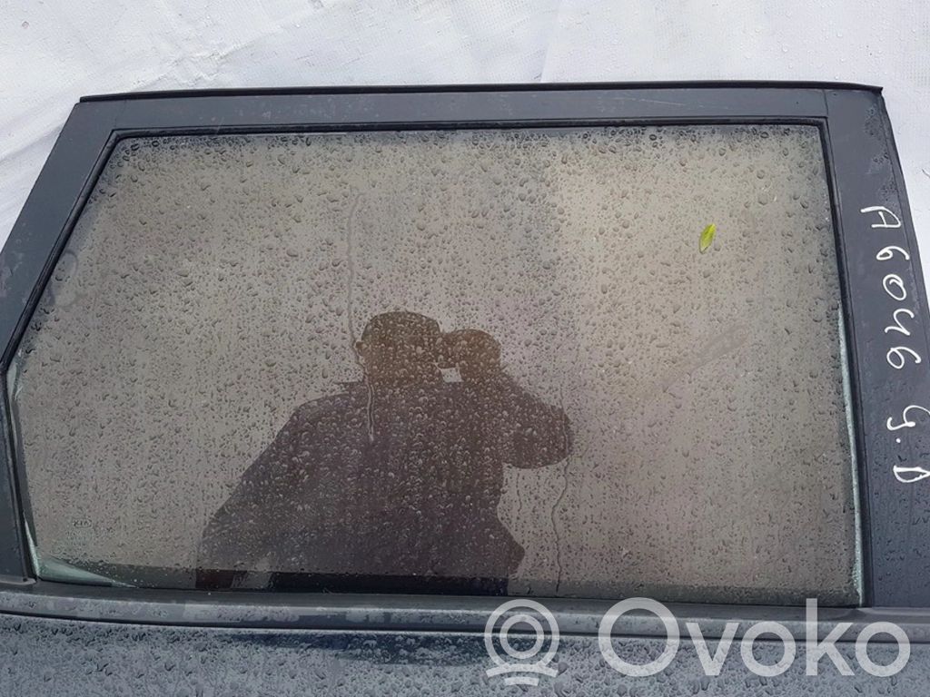 aizmugurējo durvju stikls