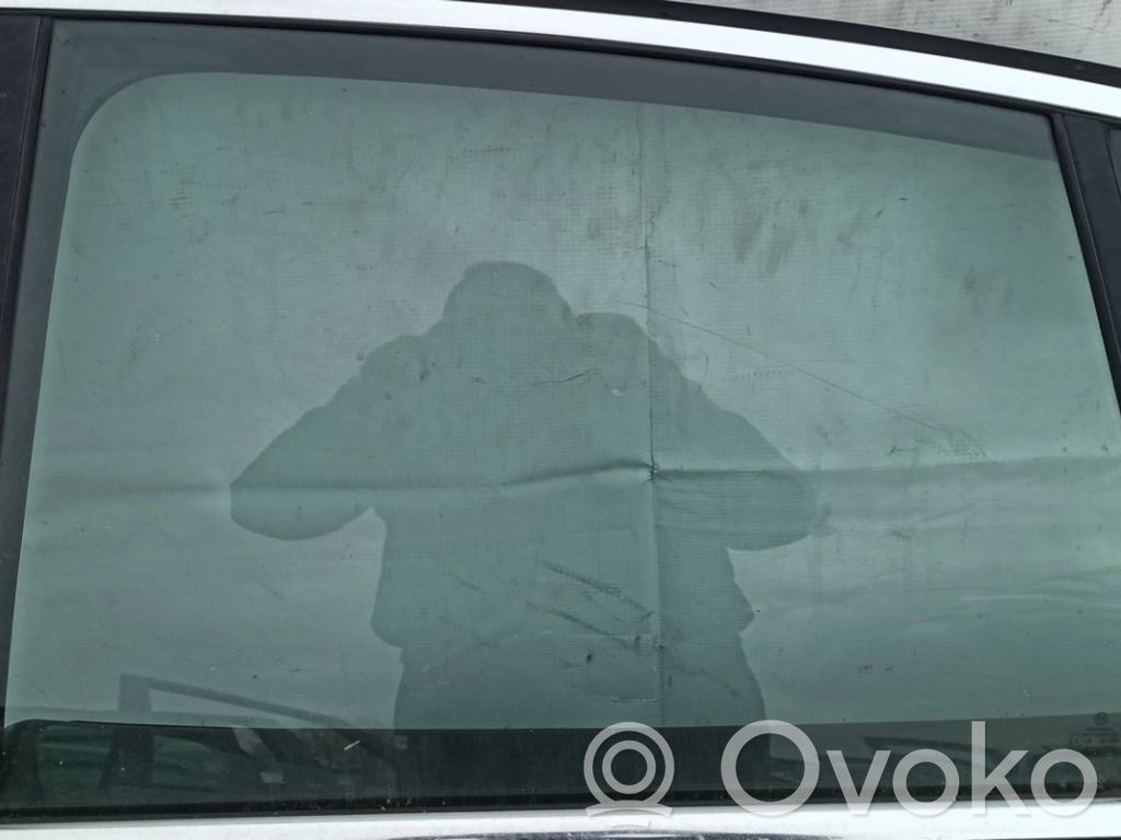 Volkswagen Jetta V Vetro del finestrino della portiera posteriore