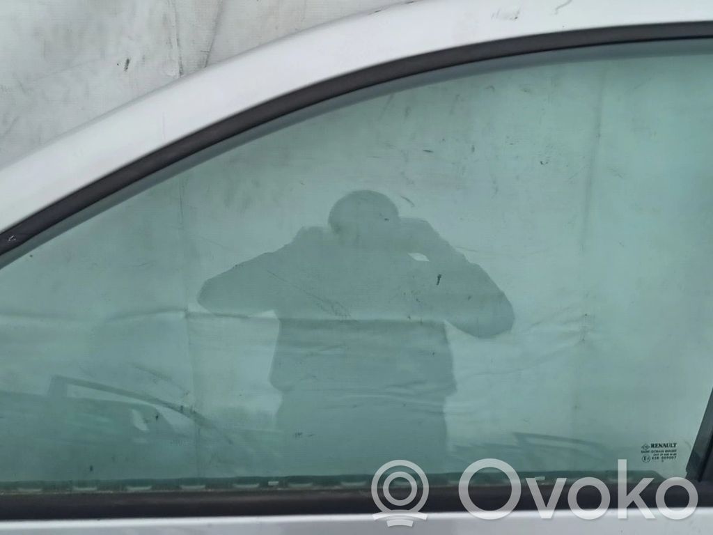 Renault Clio III Szyba drzwi przednich 